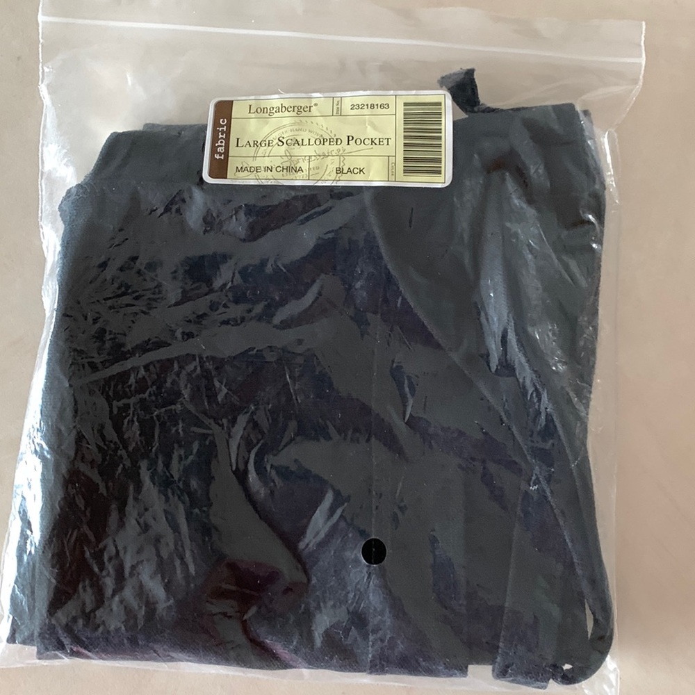 Longaberger Large Scalloped Pocket Liner in Black. NEW